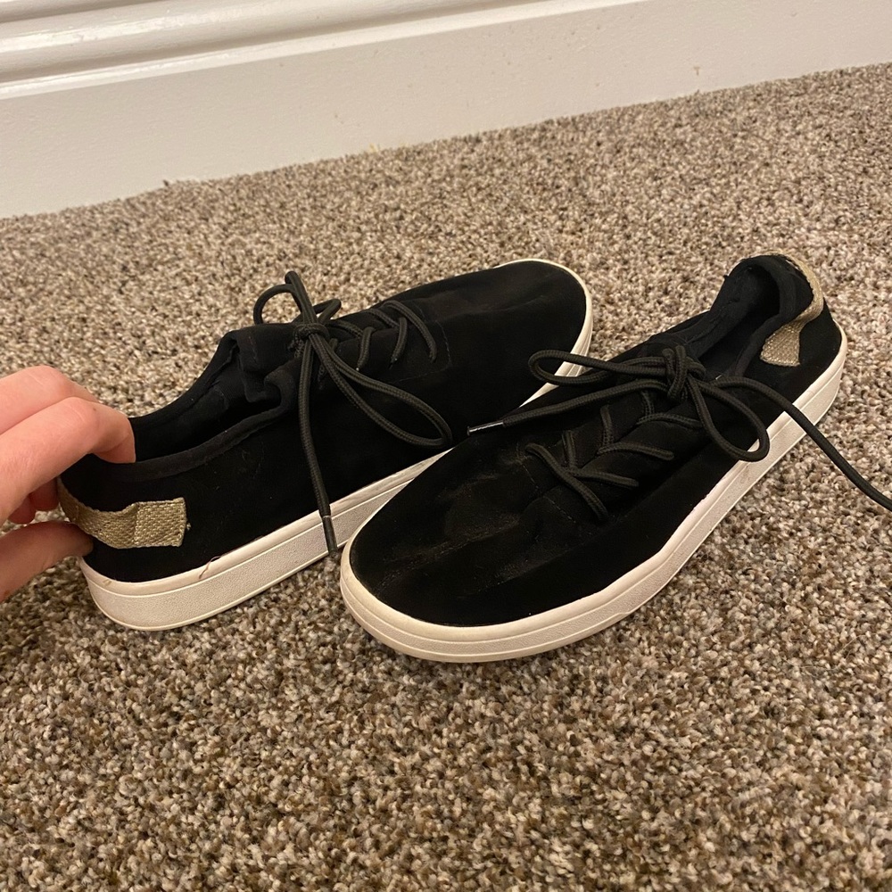 Gently used Steve Madden sneakers. Size 7.5